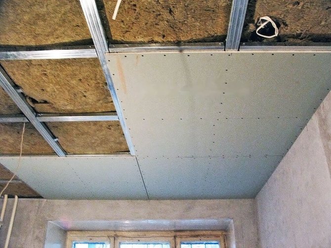 Подвесной потолок с каркасом из шумоизоляционных плит